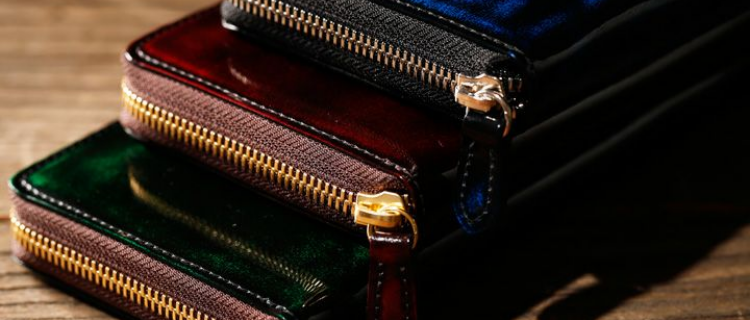 ”クラシックラウンドファスナー長財布”