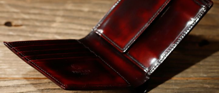 ”クラシック二つ折り財布プレミアム”